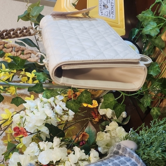 BETSEY JOHNSON WALLET/CROSSBODY - Picture 4 of 12